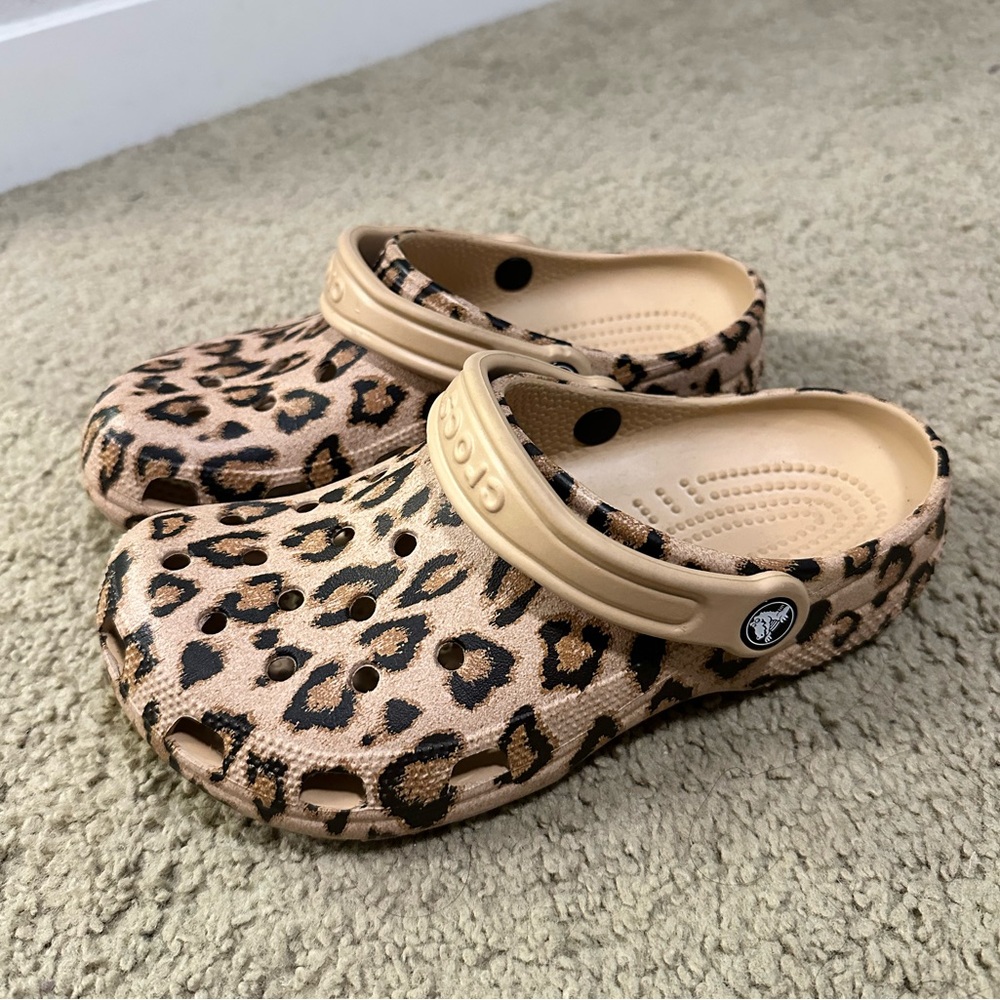 Woman’s Crocs🤎